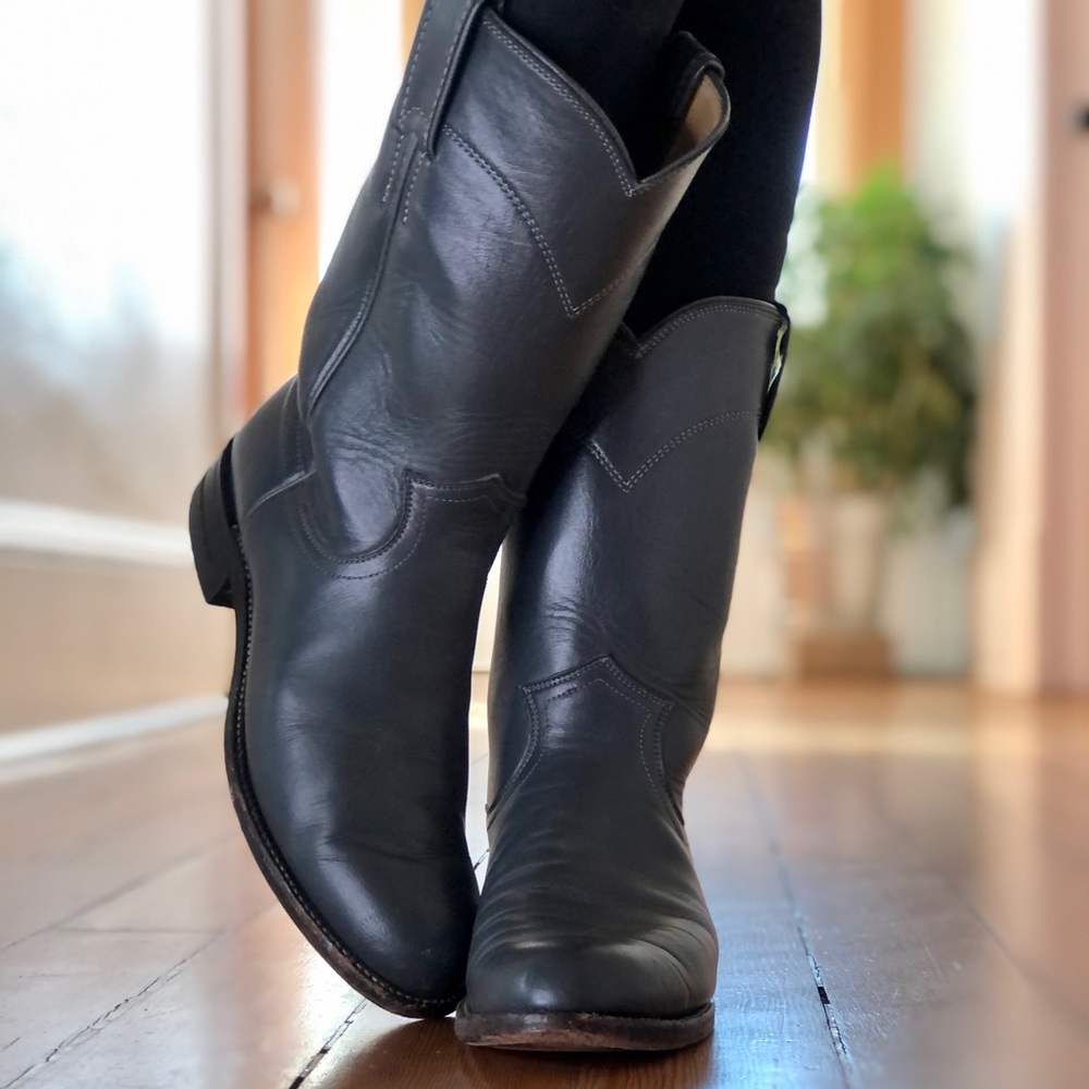 ⭐️ JUSTIN CORA GREY BOOTS ⭐️